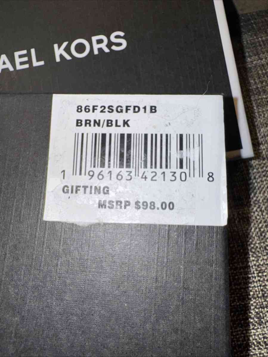 2042HPSR New Brown  Black Michael Kors Slim Holder With Key