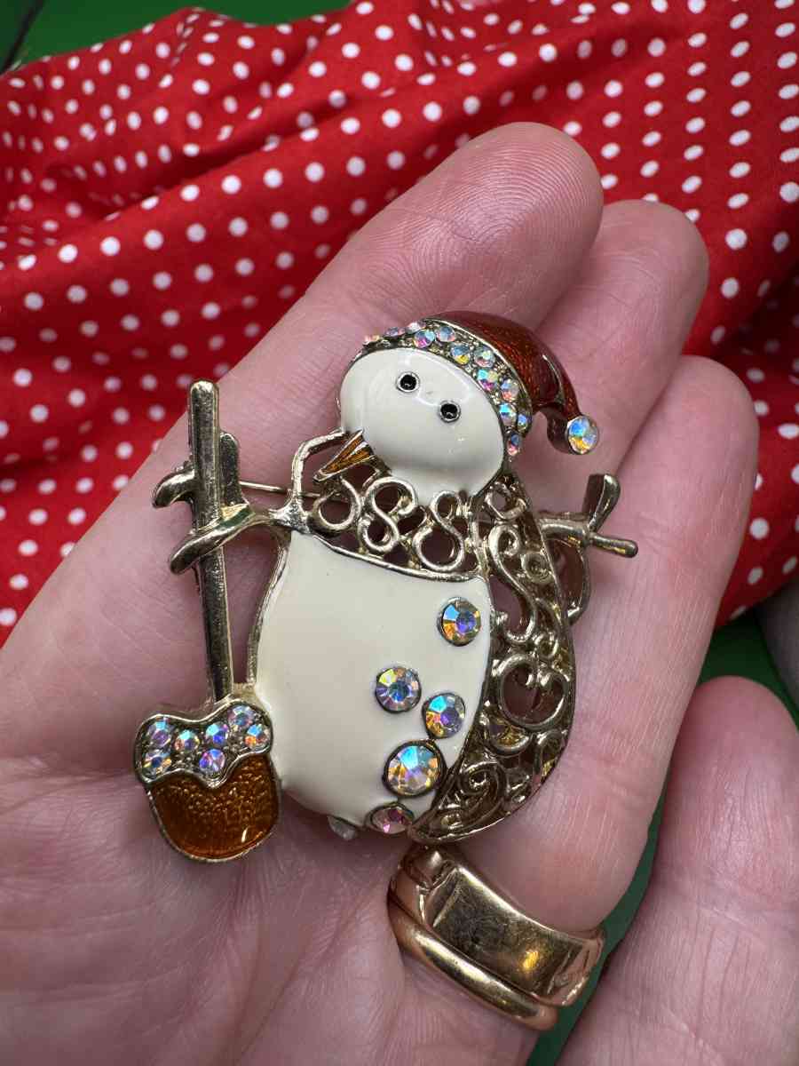 2039PTT High Quality New Enamel  Snowman With Shovel