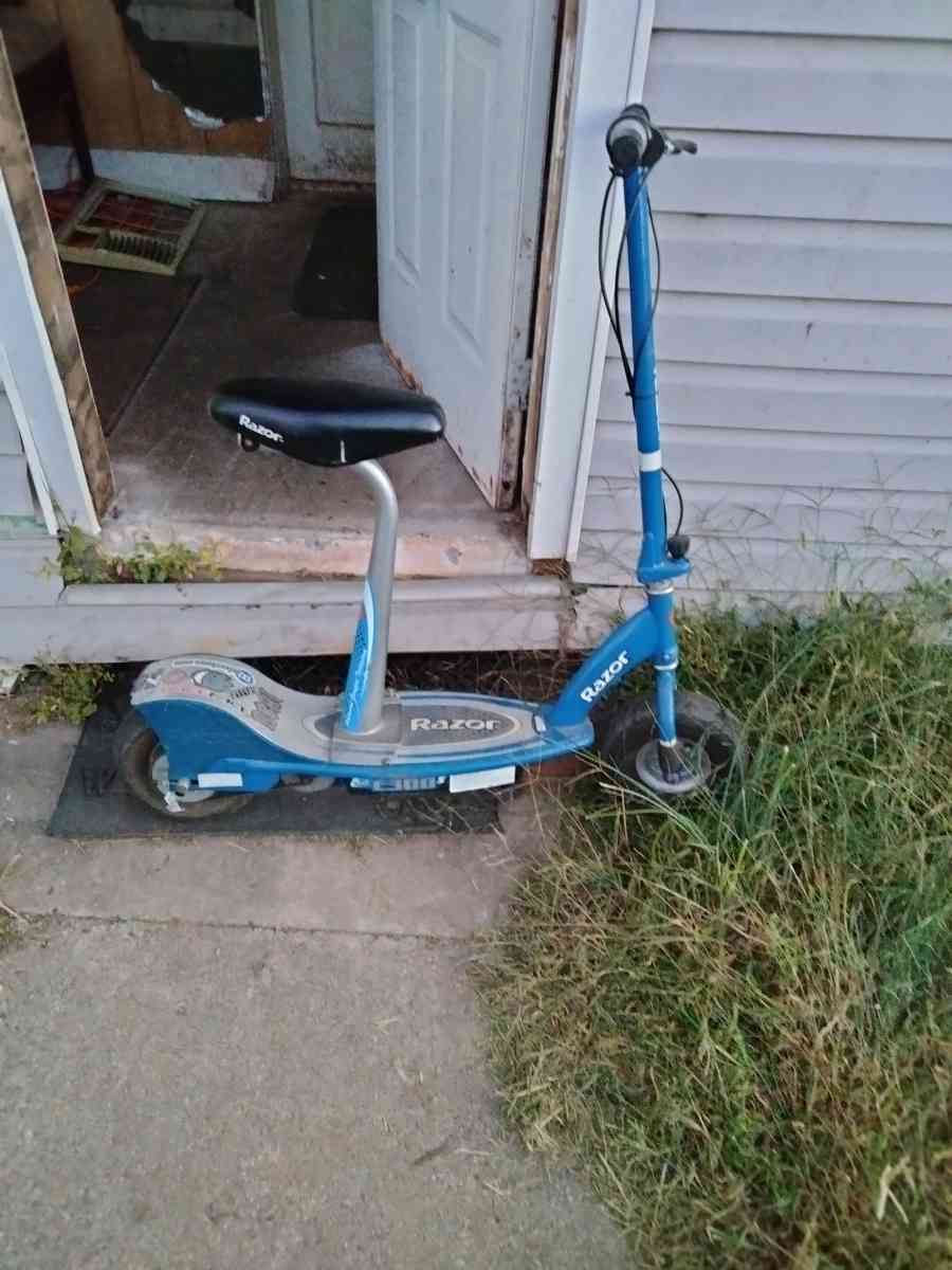 seated razor scooter e300