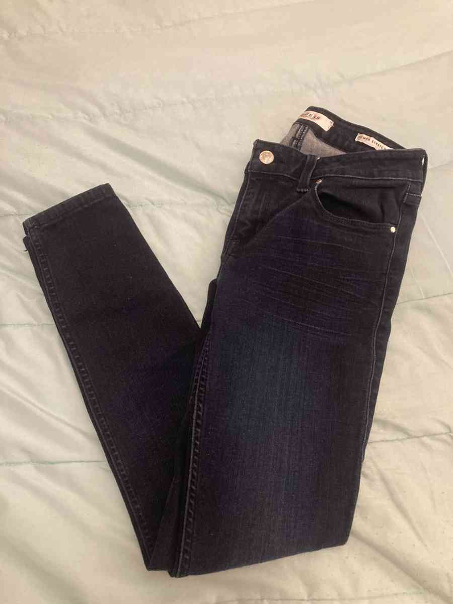 Guess low rise jeans size 26 - Blue Island, Illinois - FleaMarketBay