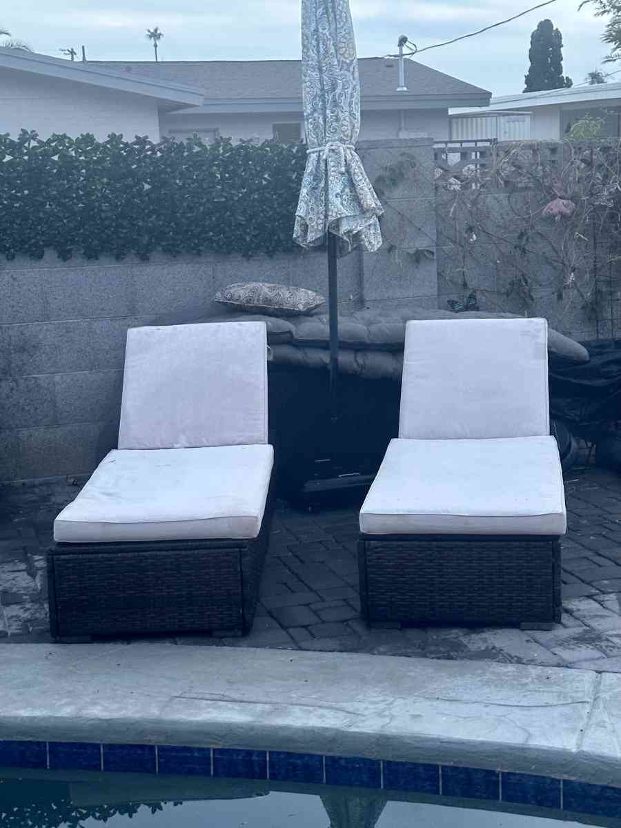 outdoor wicker chaise lounge set