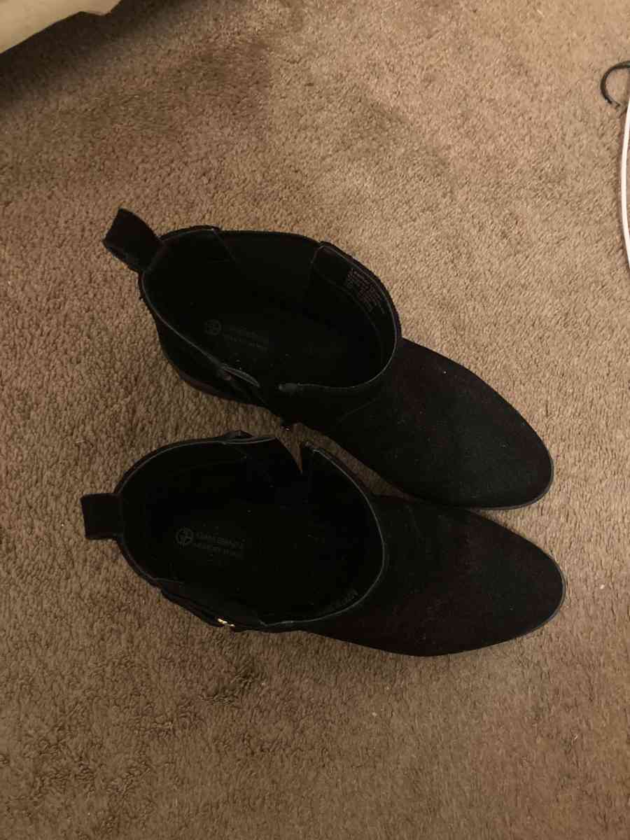 Giani Bernini suede booties - Blue Island, Illinois - FleaMarketBay