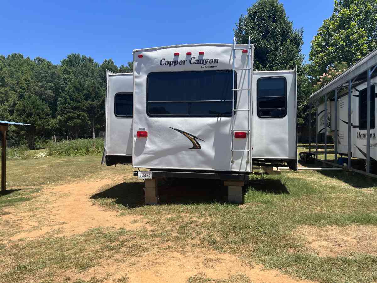 2010 keystone copper canyon - Waterloo, South Carolina - FleaMarketBay