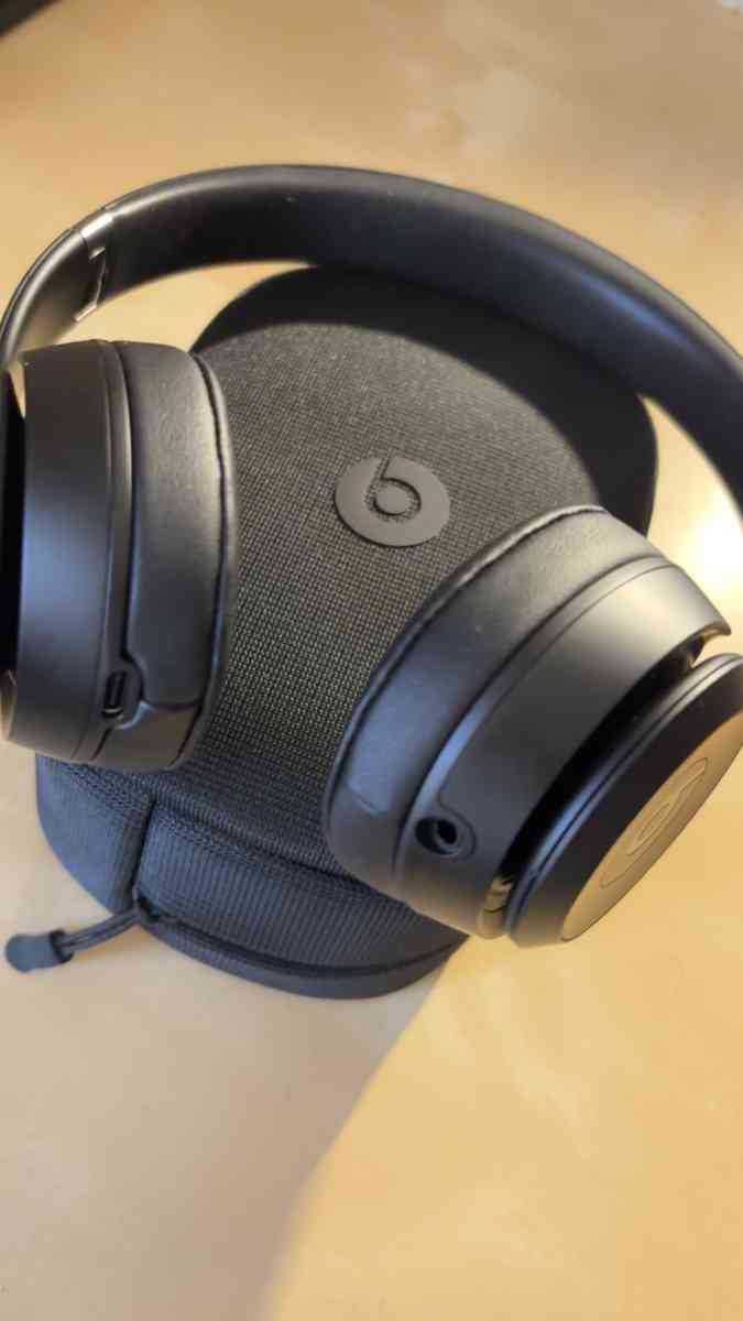 Beats by Dre Wireless Bluetooth Headphones