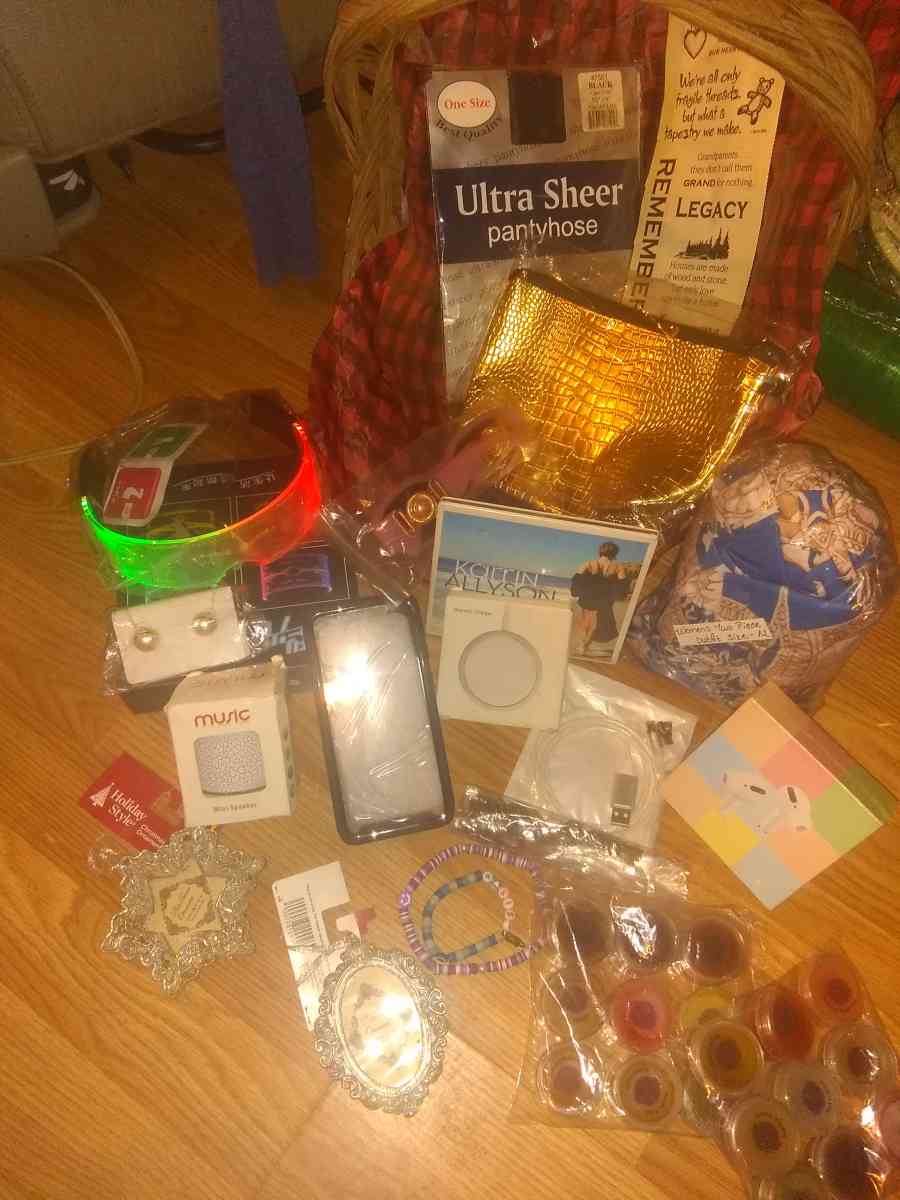 womens Christmas gift basket