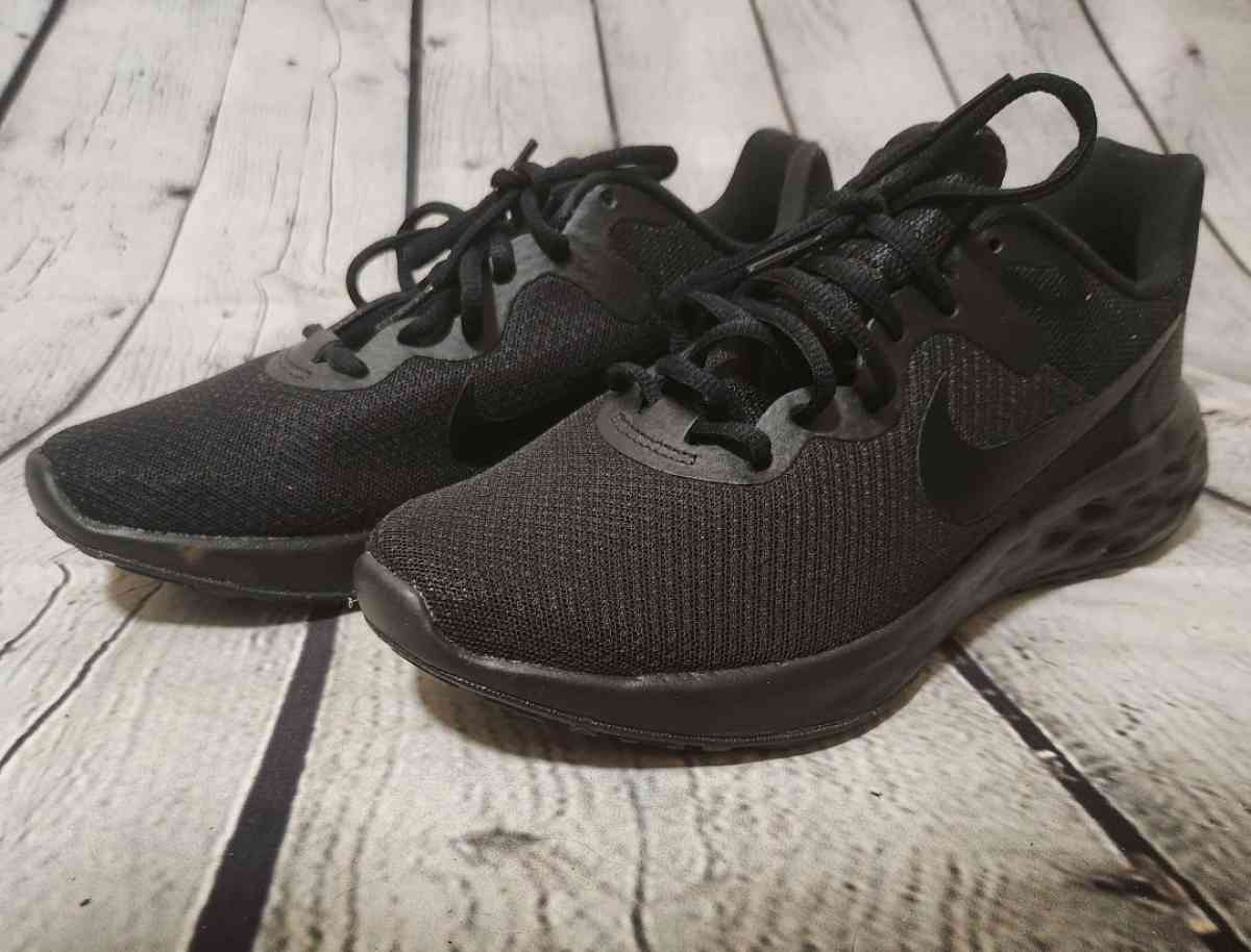 Size 85 Womens Nike Black Shoes