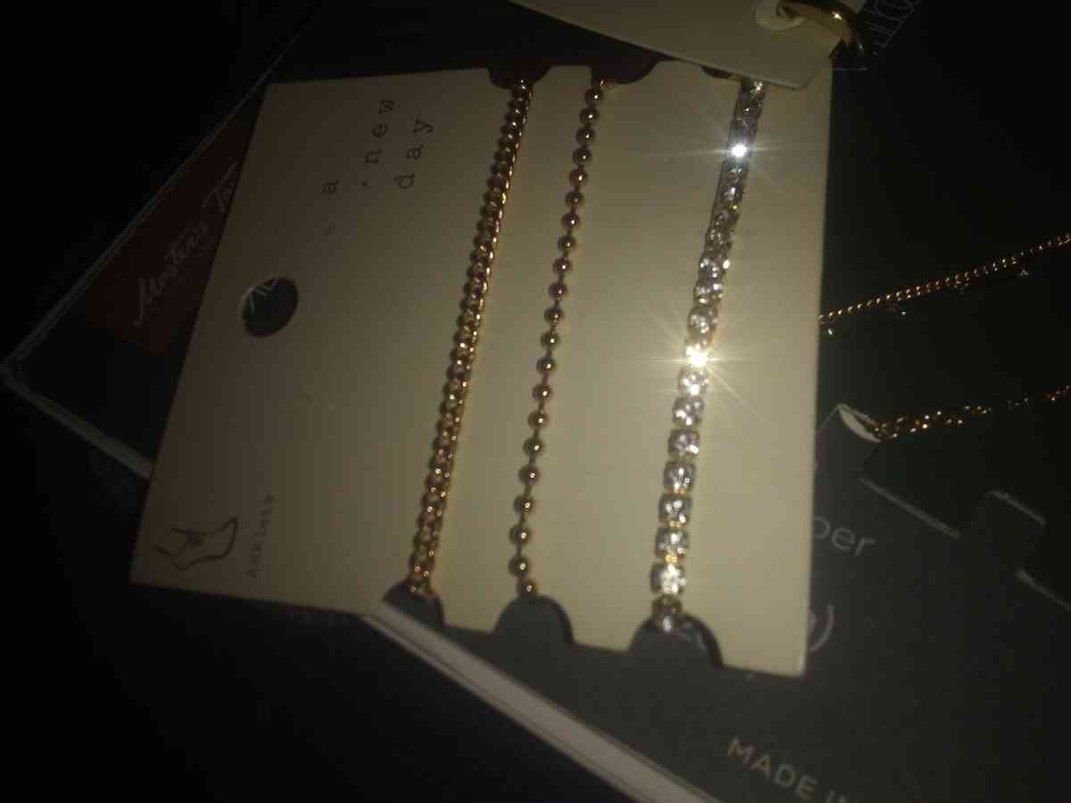 Assorted womans Jewelry