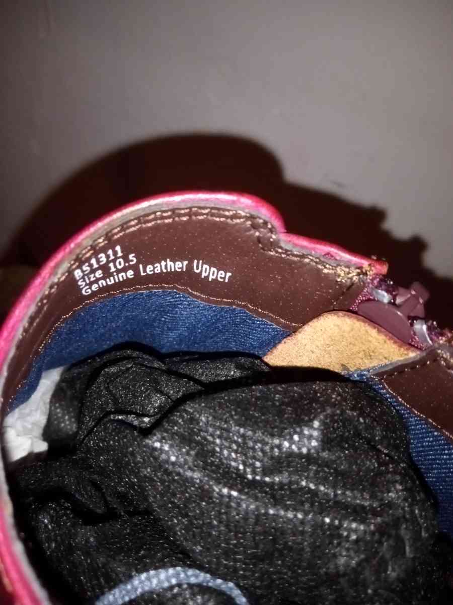 SELLING MY BRAND NEW NEVER USED LA MILANO BURGUNDY SHOES