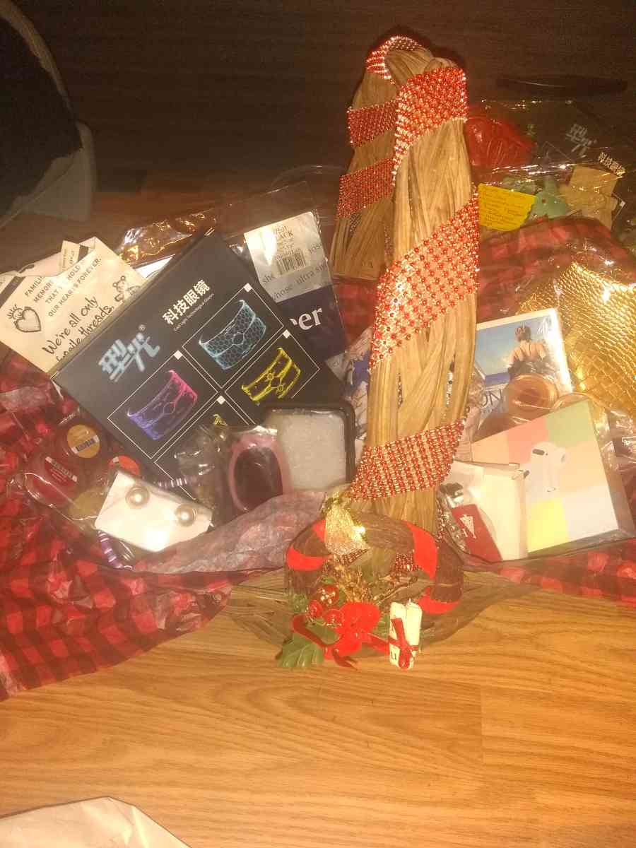 womens Christmas gift basket