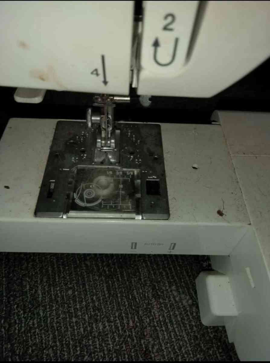 2 Sewing Machines - Slidell, Louisiana - FleaMarketBay