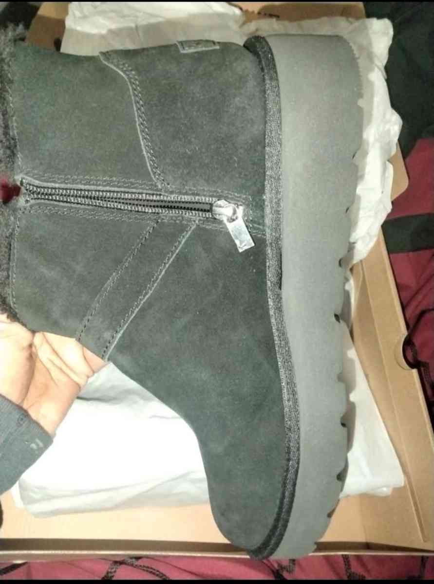 Black Womens UGG Boots Size 10 - Slidell, Louisiana - FleaMarketBay