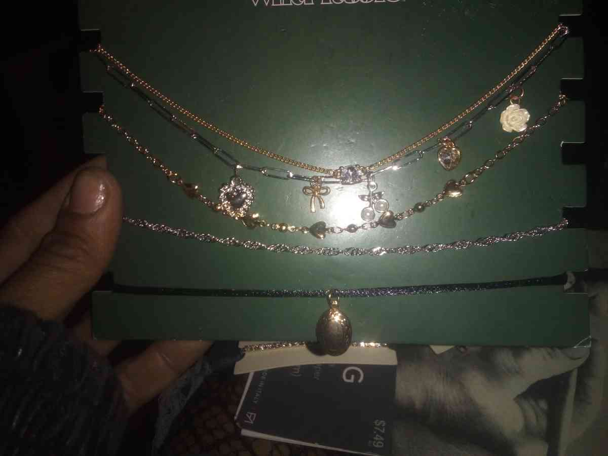 Assorted womans Jewelry