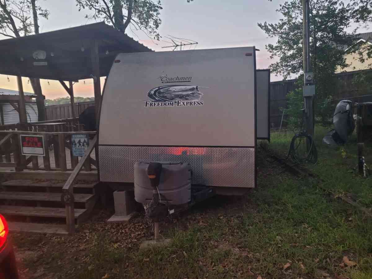 2014 Coachman Freedom Express 246rks RV