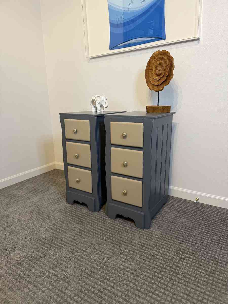 Set of Vintage Nightstands - Ridgefield, Washington - FleaMarketBay