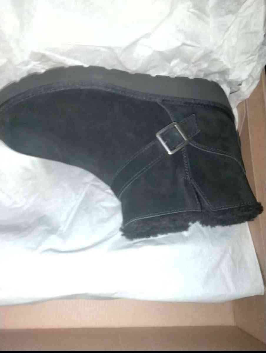 Black Womens UGG Boots Size 10 - Slidell, Louisiana - FleaMarketBay