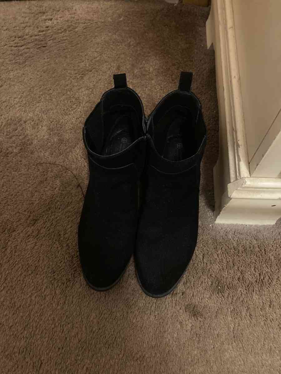 Giani Bernini suede booties - Blue Island, Illinois - FleaMarketBay