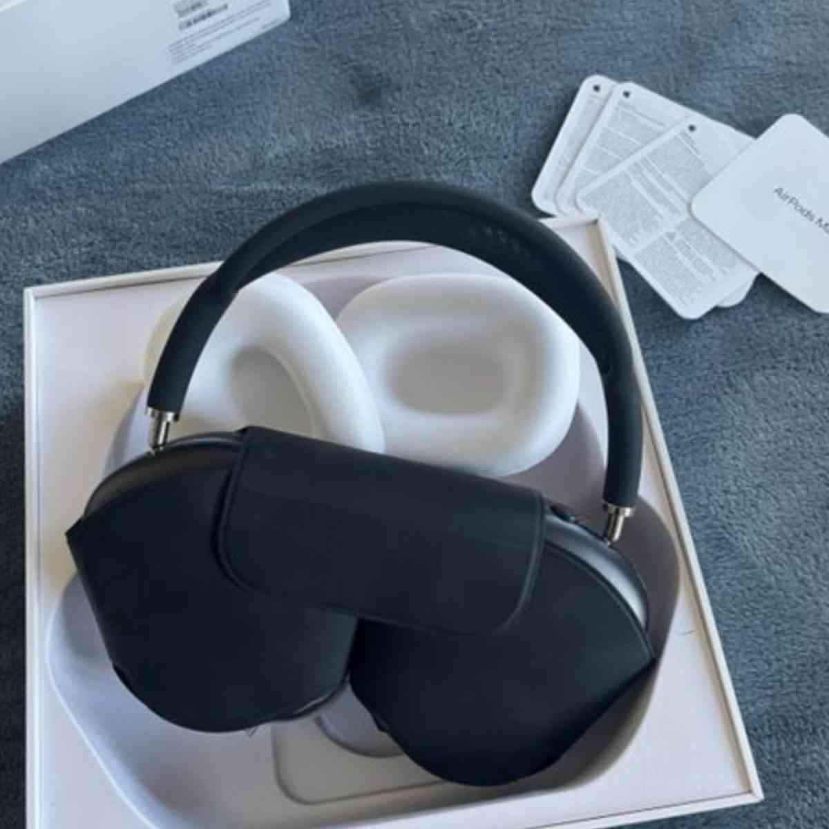Apple Airpods Max - Danbury, Wisconsin - FleaMarketBay