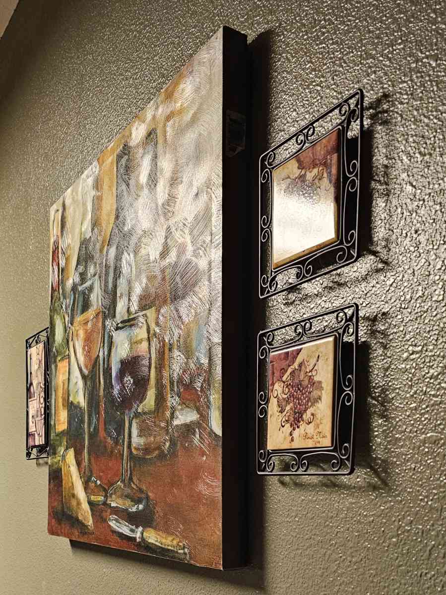 Wine and grape themed wall art - Humble, Texas - FleaMarketBay
