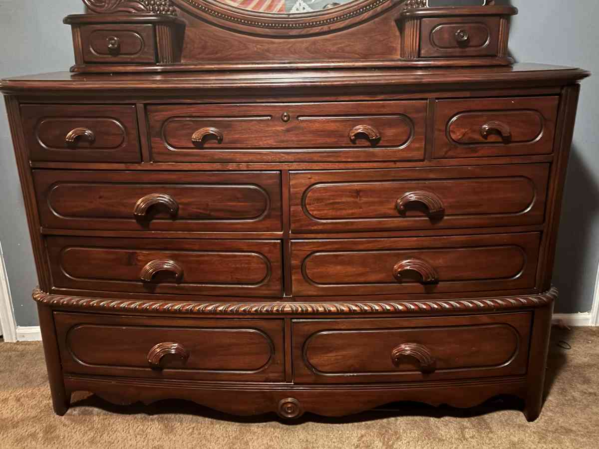 Vintage Dresser with Mirror - Fairless Hills, Pennsylvania - FleaMarketBay