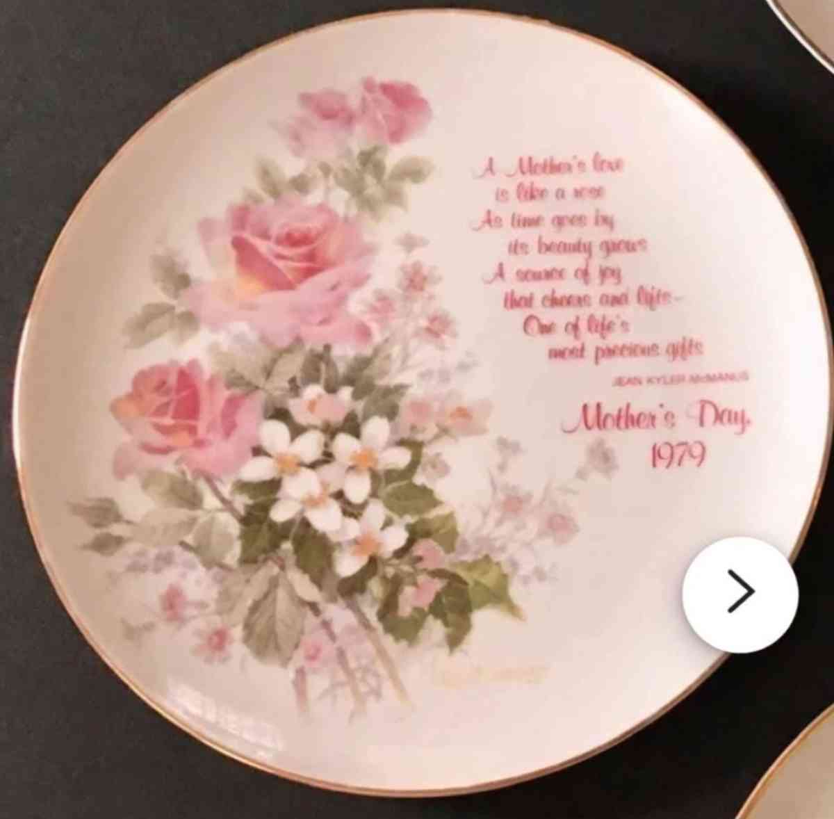 Mothers Day 1979 Commemorative Plate Robert  Laessig Designe