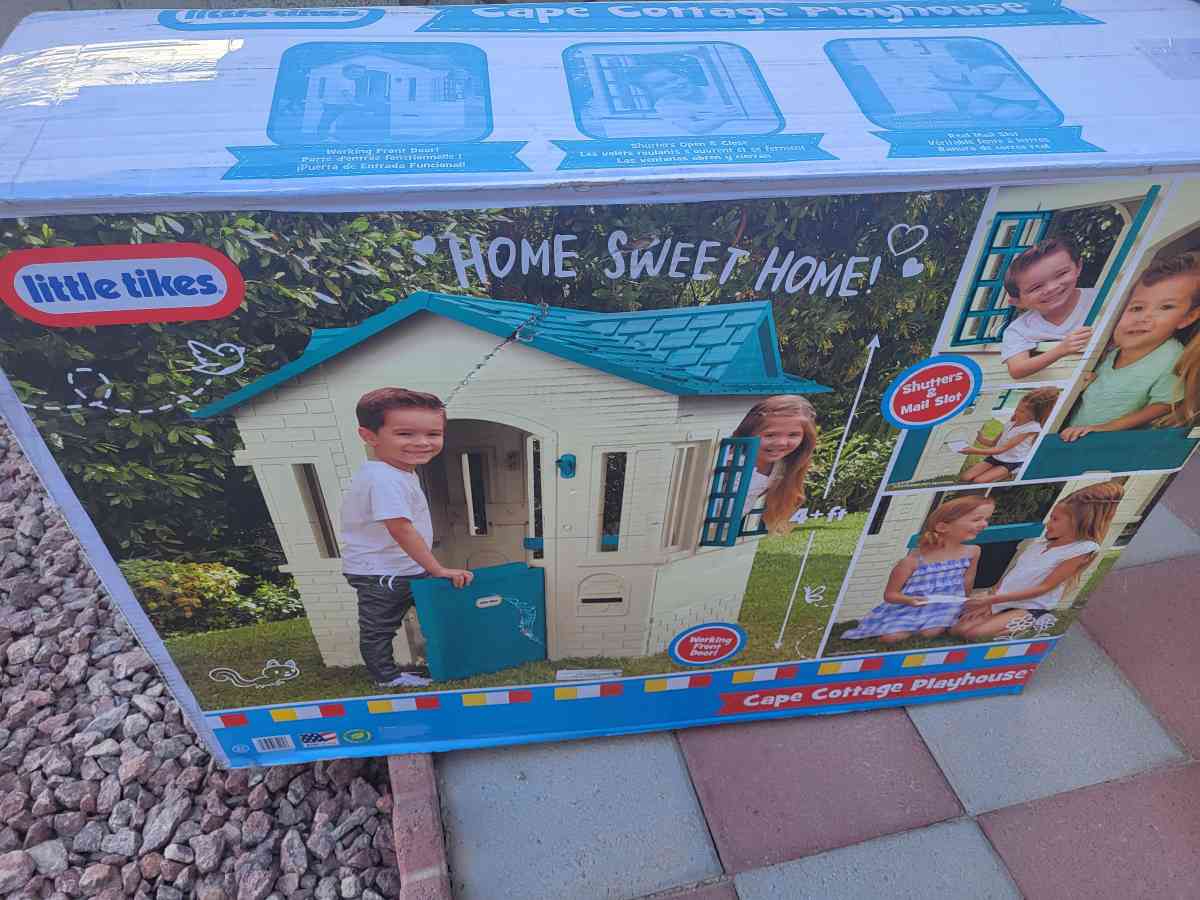 Little Tikes Cape Cottage House