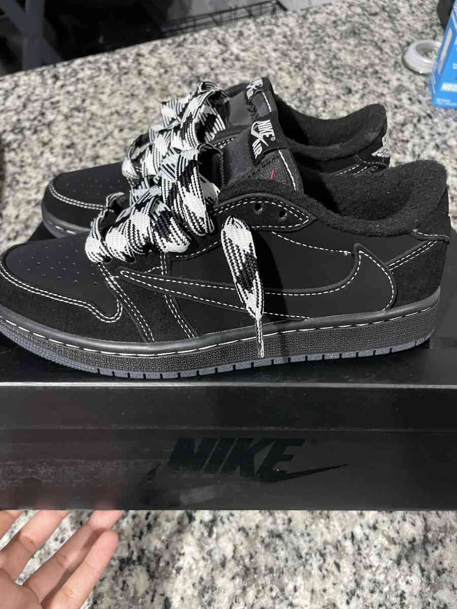 Travis Scott black phantom