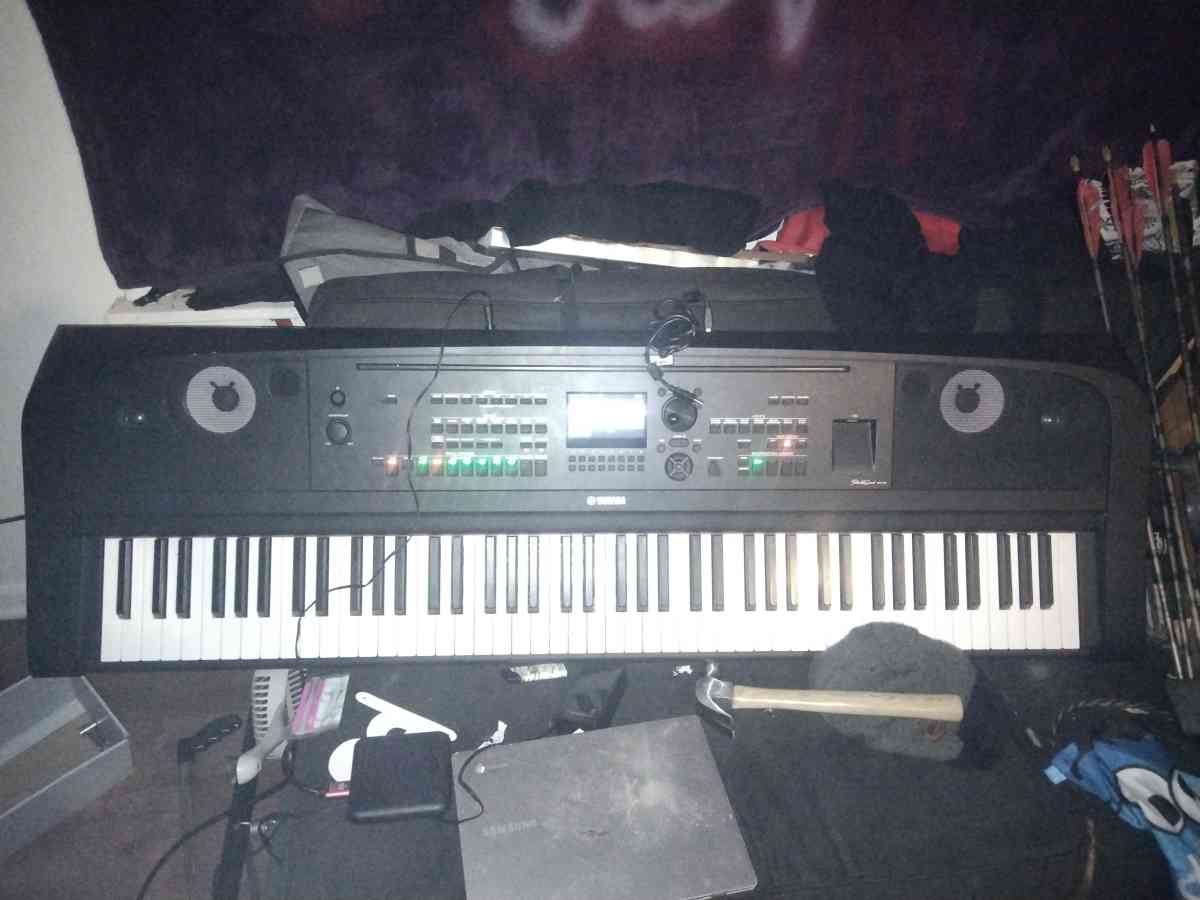 Yamaha portable grand Dex 670