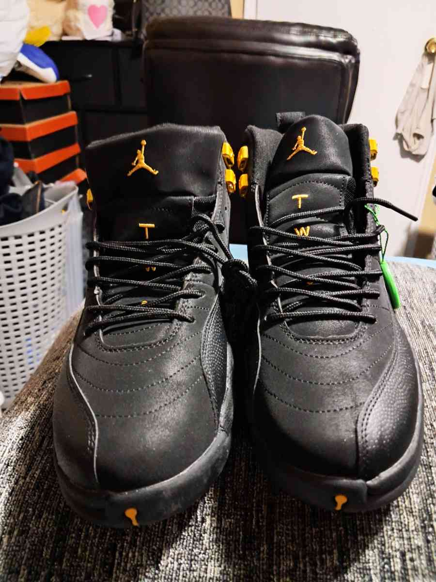Jordan retro 12s black taxi