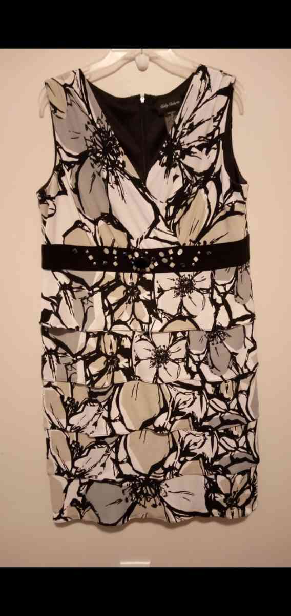 Ladies Kathy Roberts vneck Sleeveless Dress - Lithonia, Georgia - FleaMarketBay