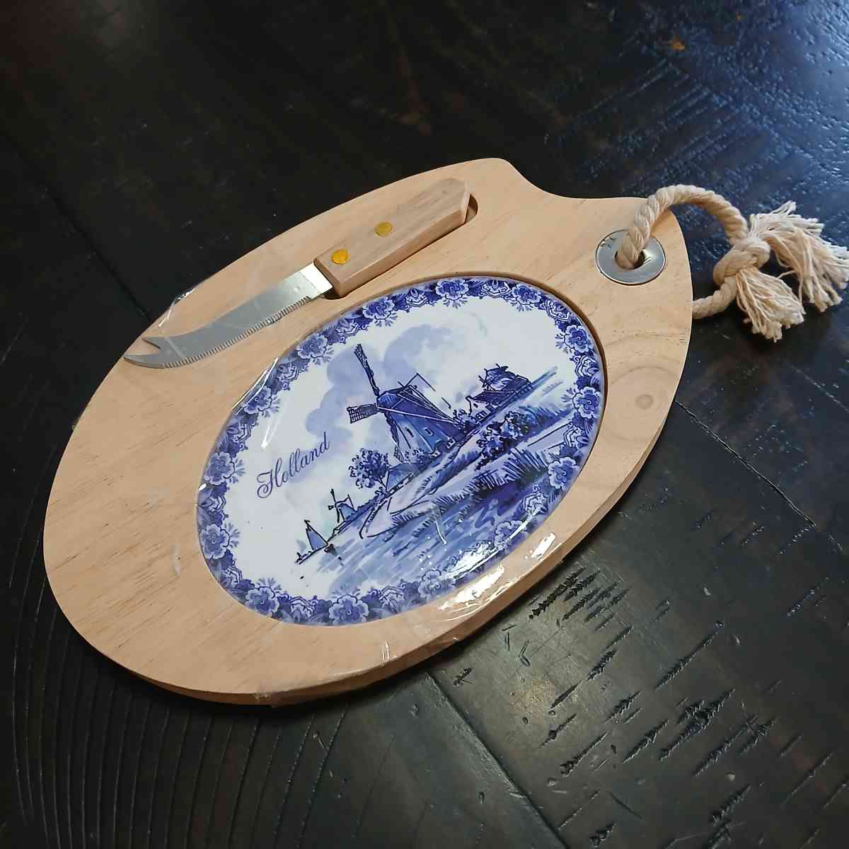 Delftware Collection Tile and wood cheese tray cutter knife