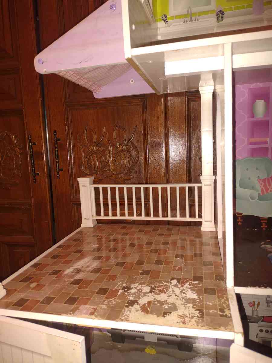 Barbie house 4 ft tall