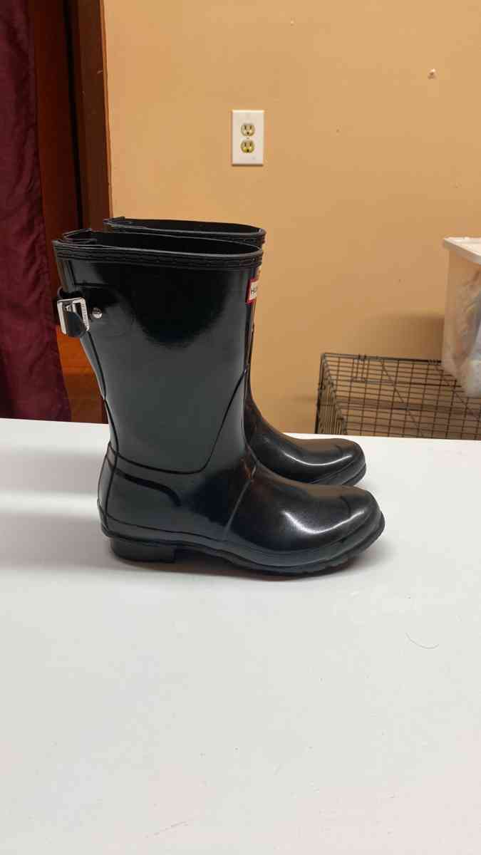 HUNTER Short Gloss Black MidCalf Rubber Rain Boots Size 8