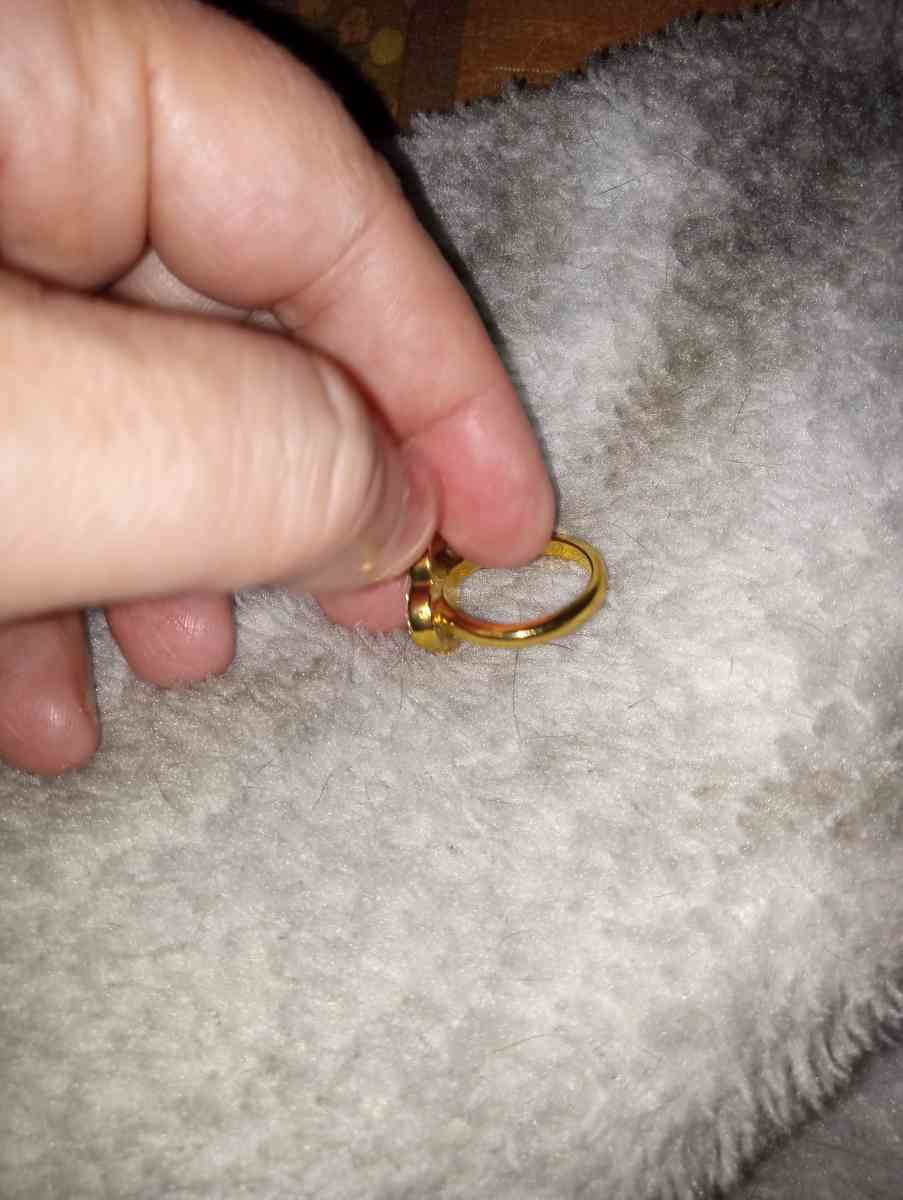 cloverleaf design ring with diamond chips