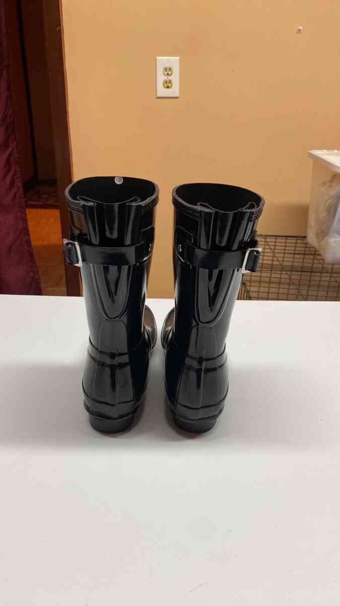 HUNTER Short Gloss Black MidCalf Rubber Rain Boots Size 8