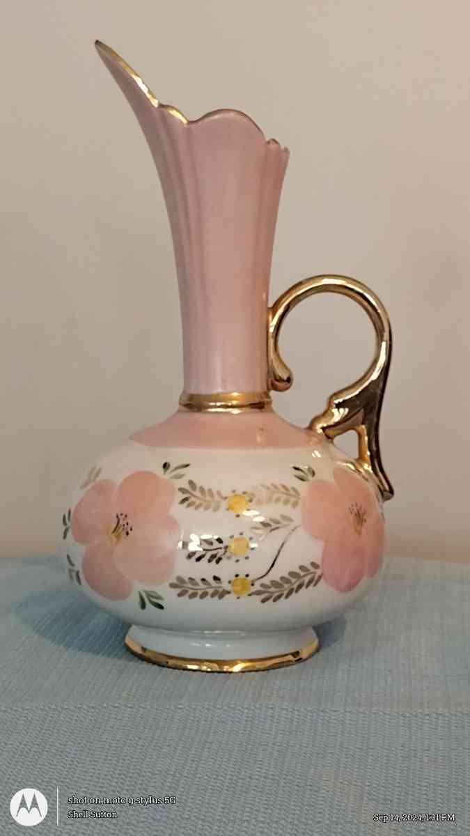 ANTIQ PORCELAIN DECOR