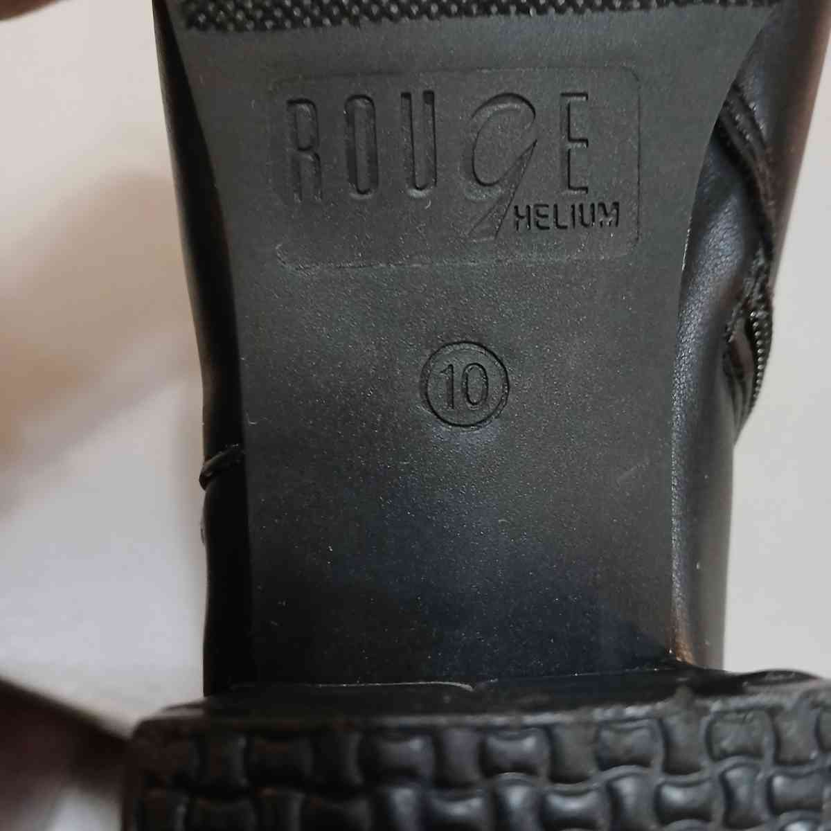 Rouge Helium Black women boots size 10