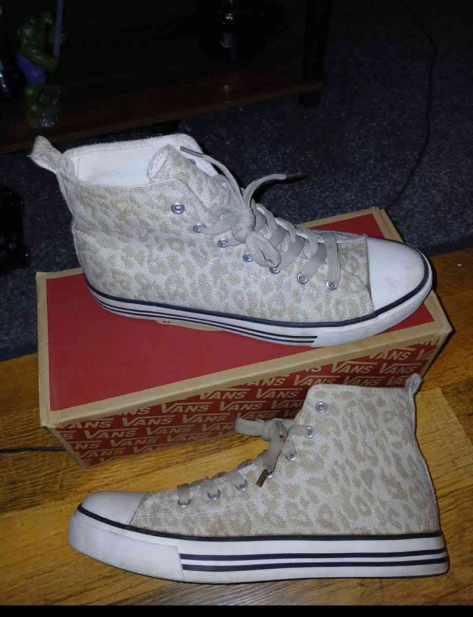 Womens shoes size 11