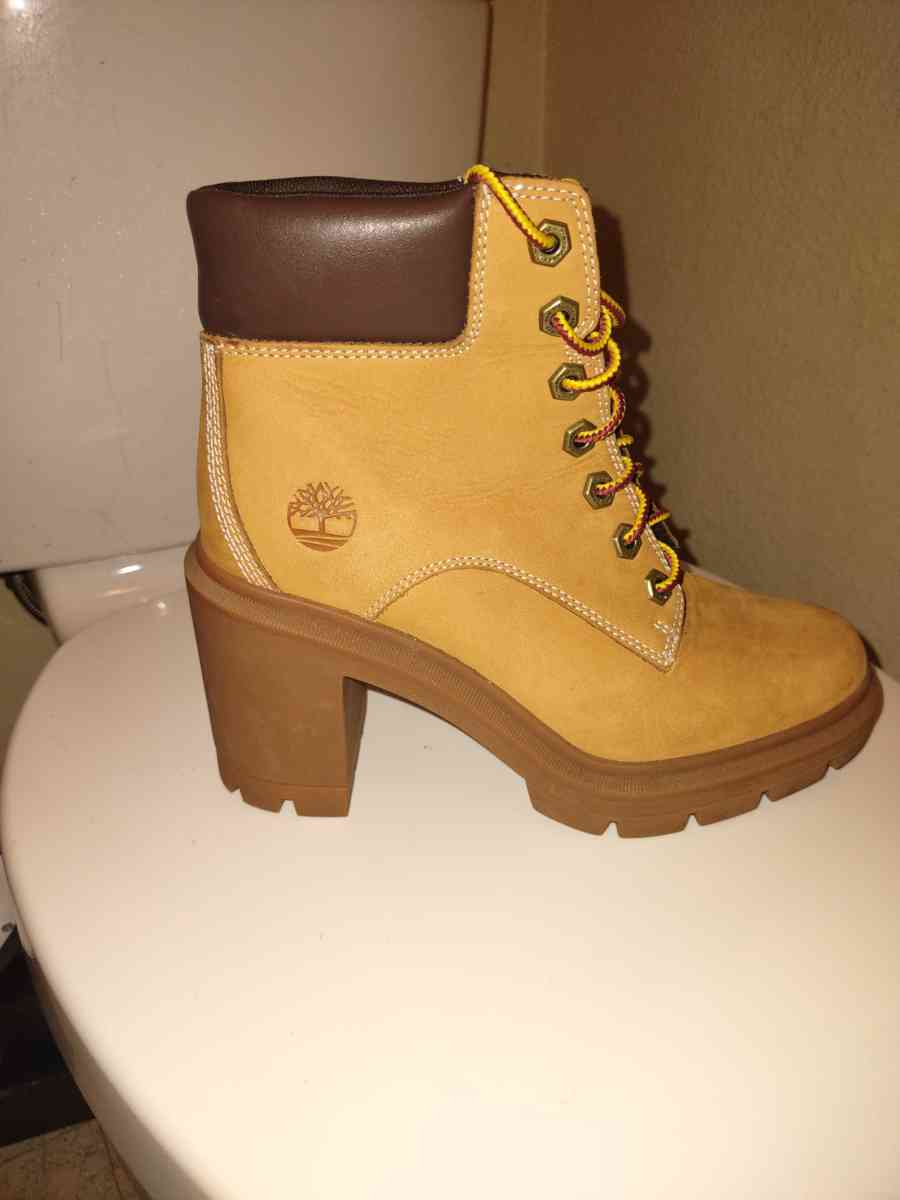 timberland heeled boots size 6