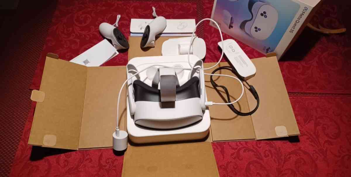 Meta Quest 3 VR Headset  128GB  with Batman Arkham Shadow