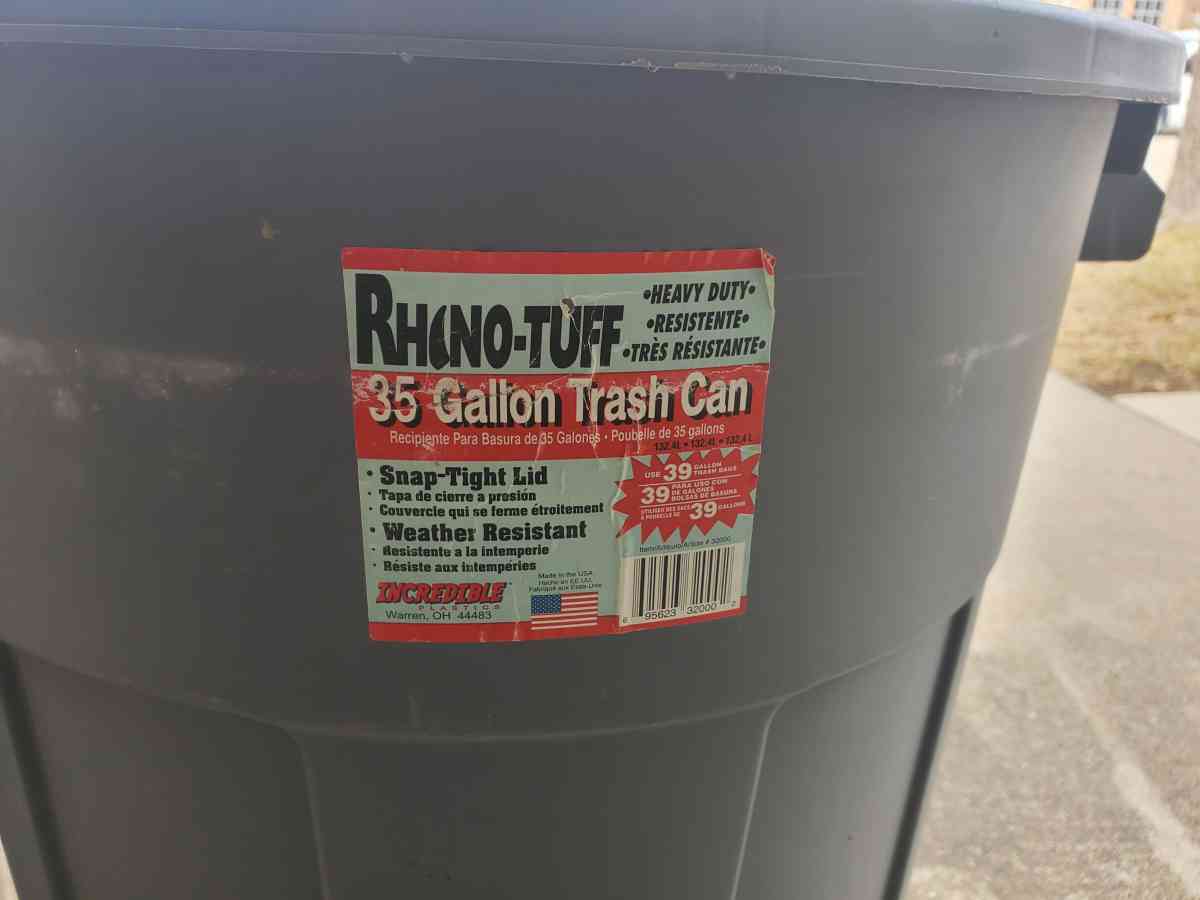 Trash Bins  35 Gallon  Set of 2