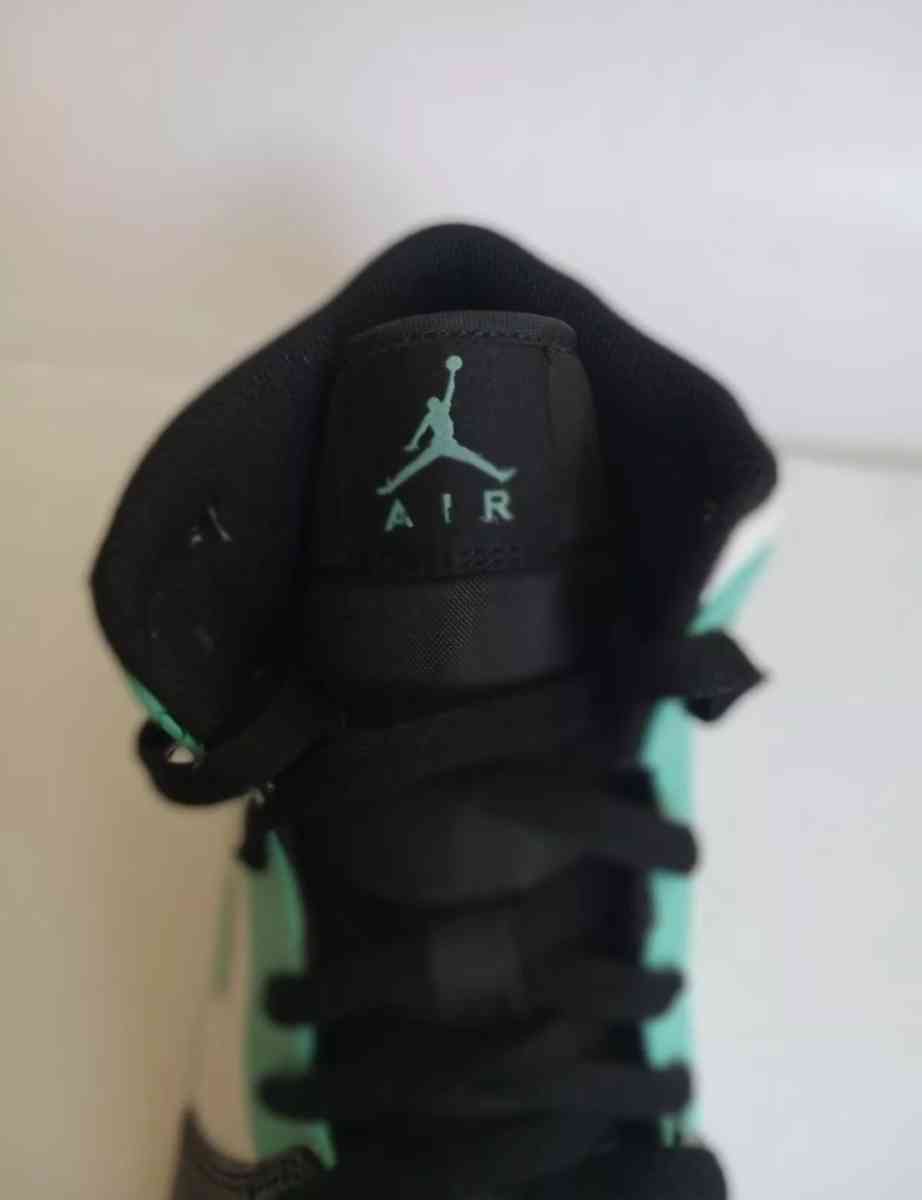 Jordan 1 Mid tropical size 12