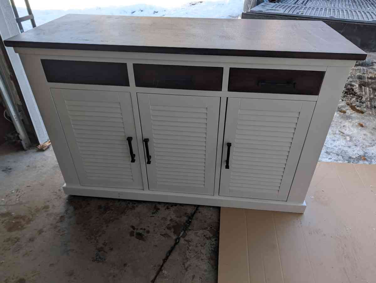 Lark Manor Solid Wood Kitchen Island