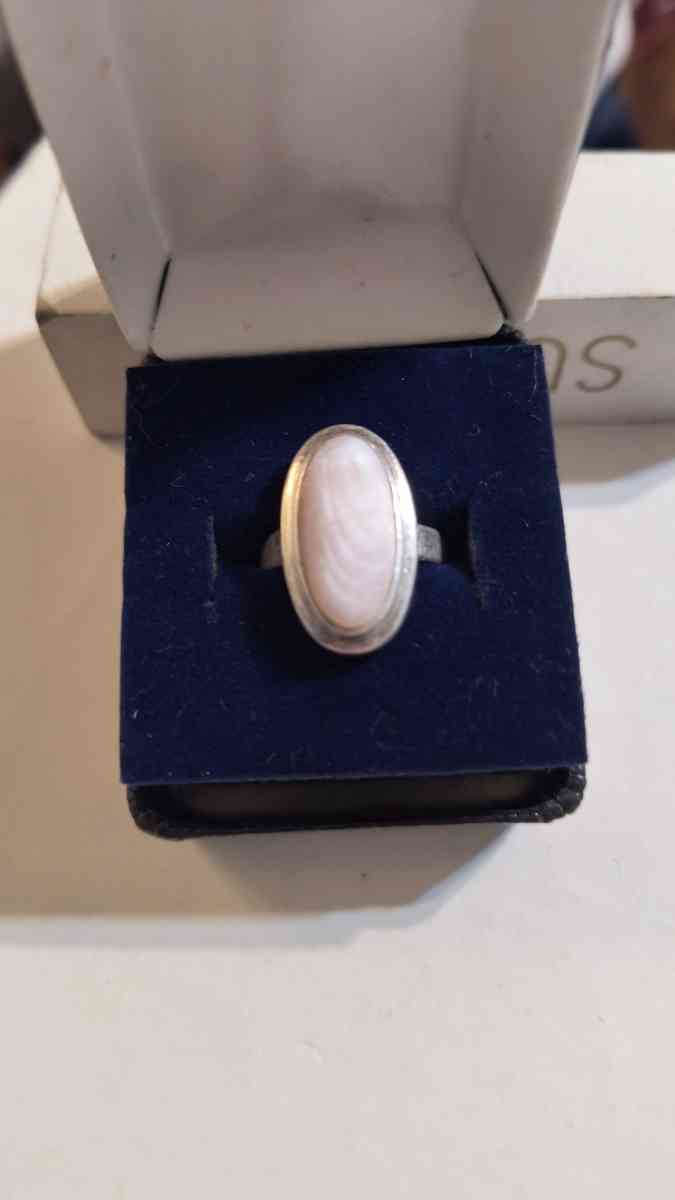 Vintage Avon Mother of Pearl Ring