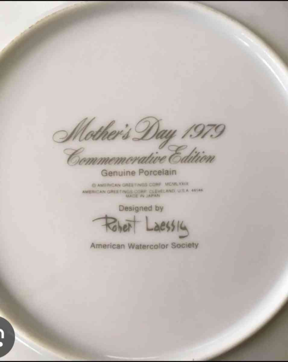 Mothers Day 1979 Commemorative Plate Robert  Laessig Designe