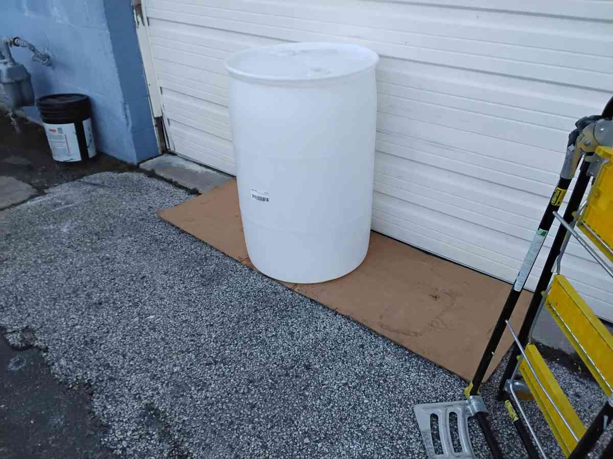 Nice White 55 Gallon Plastic Drum Very Clean and New
