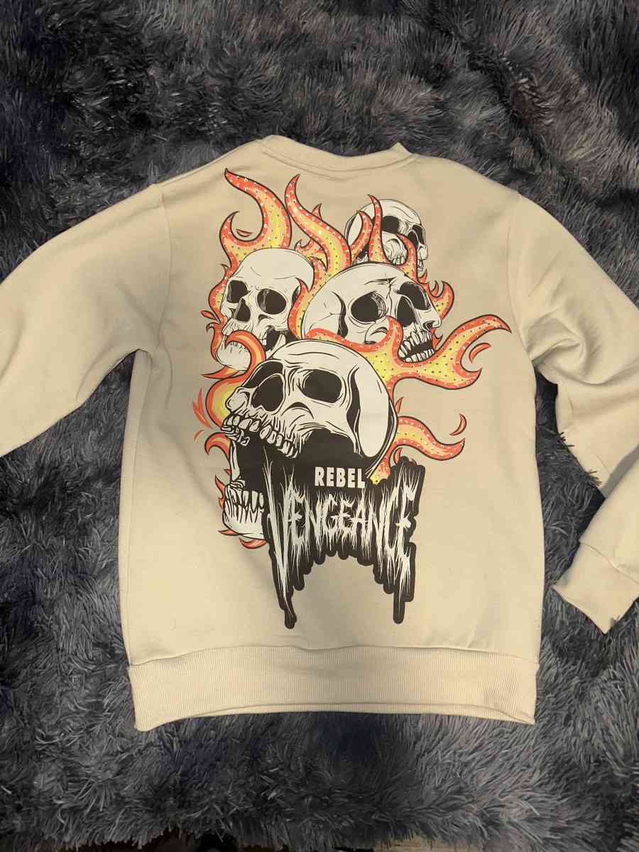 sweatshirt with skulls