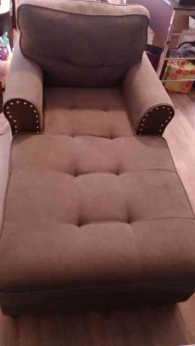 Grey Chaise Loungers - Ellenwood, Georgia - FleaMarketBay