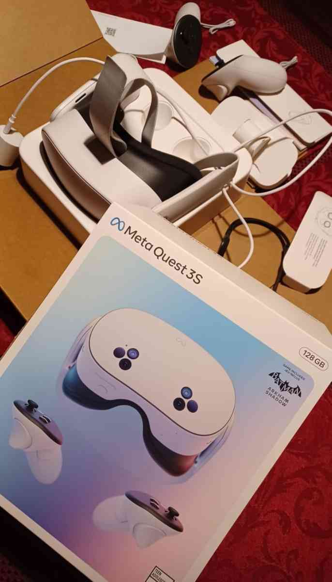 Meta Quest 3 VR Headset  128GB  with Batman Arkham Shadow