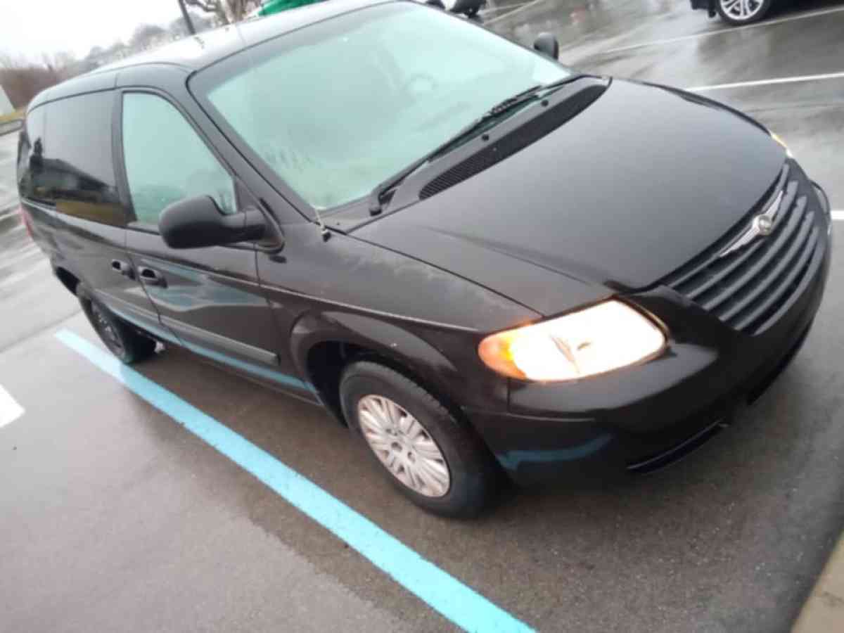 2006 Chrysler town and country minivan