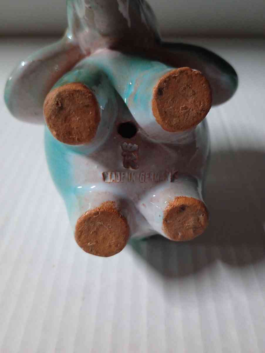 very rear elephant match holder